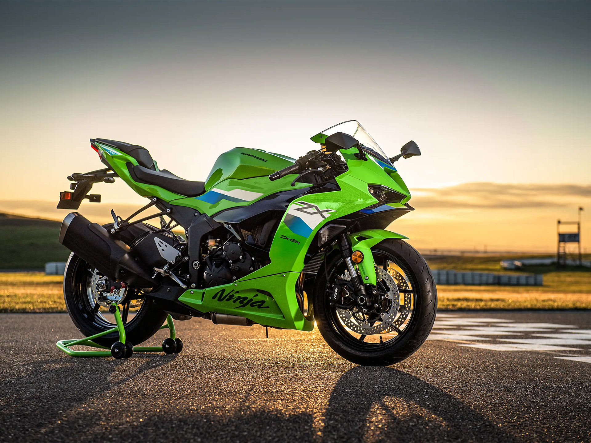 Green Kawasaki Ninja ZX-6R sport bike